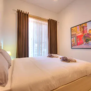Apartment Spacious And Beautifully Furnished 3 Bedrooms/3bathrooms With 2 Balconies Wvid1-1